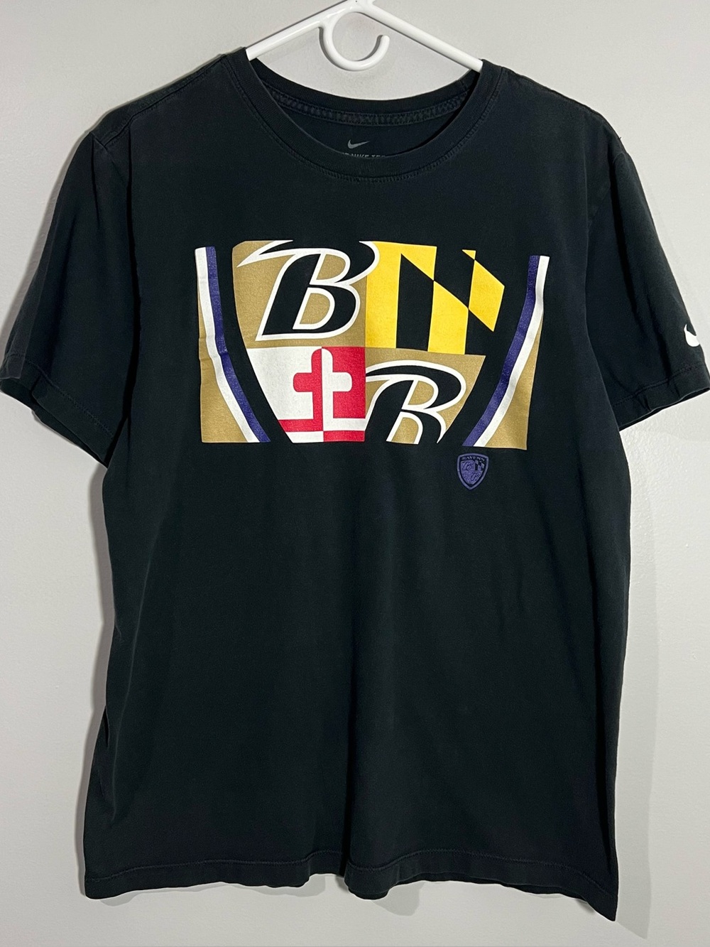 Nike NFL Baltimore Ravens Maryland Flag Black Short Sleeve T-Shirt Mens Medium